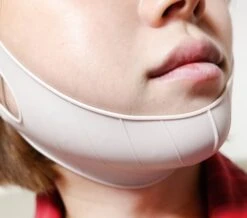 V CARE 4D Lifting Band – Guaina Elastica Compressiva Post Trattamento Fili Di Trazione -Farmacia Estetica Porta Pia 16 shop1 423952 1